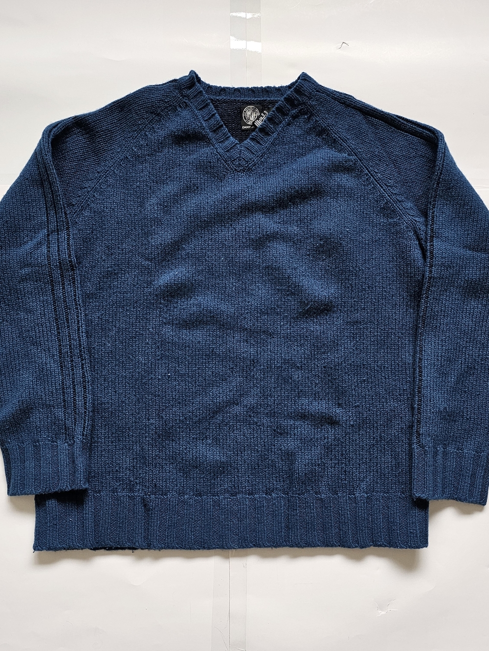 Dkny Men's V-Neck Sweater in Deep Blue